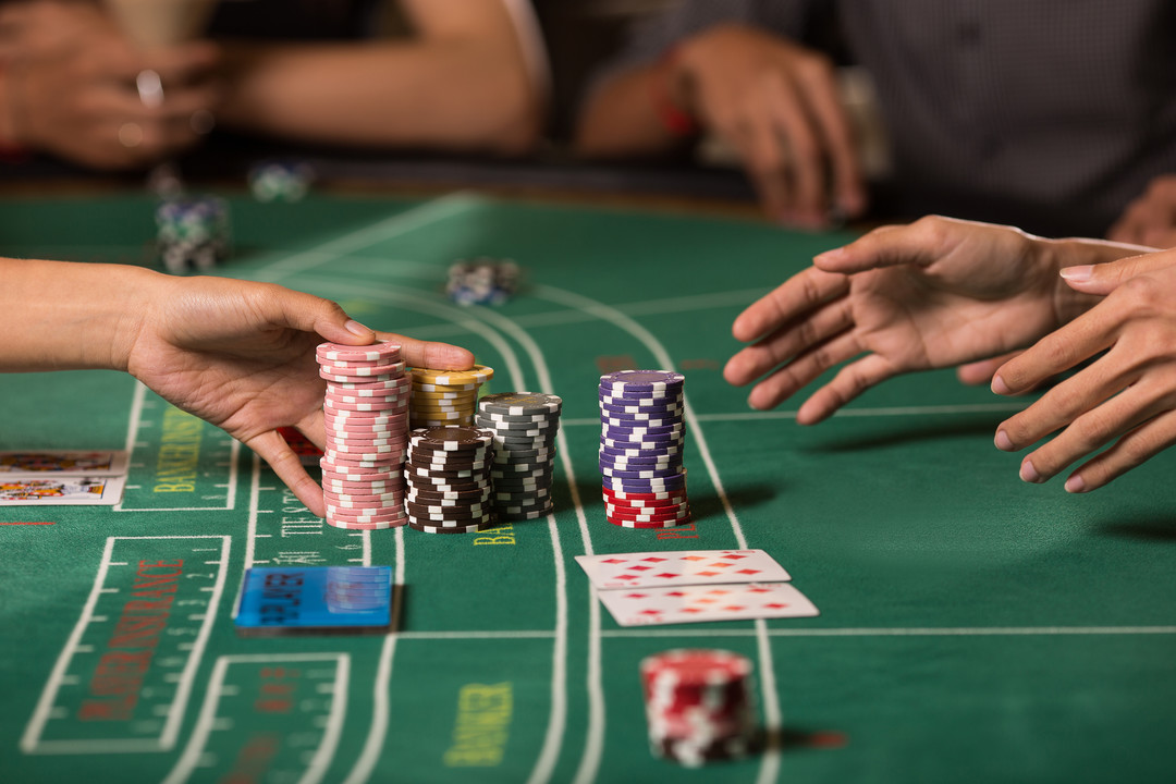 Online Slots vs. Table Games on UFABET: Which Offers Better Odds for Players? 